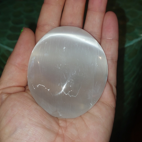 Selenite Palm Stone - Picture 1 of 7